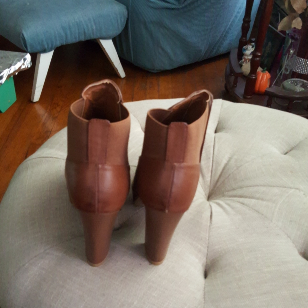 Shoes - Picture 3 of 4